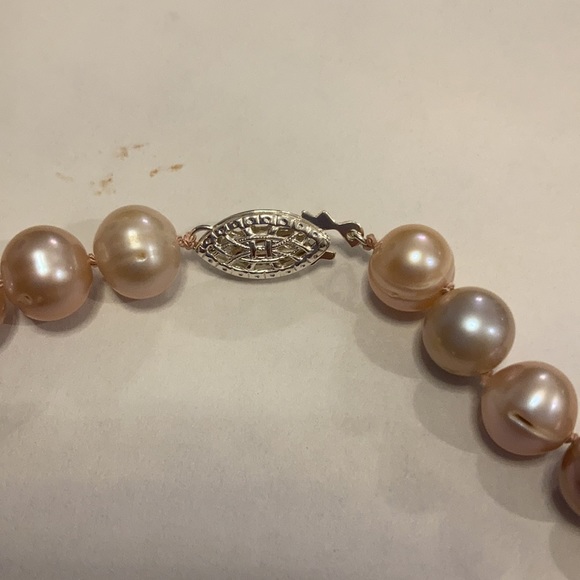 Handmade mauve cultured freshwater pearl necklace - Picture 3 of 5